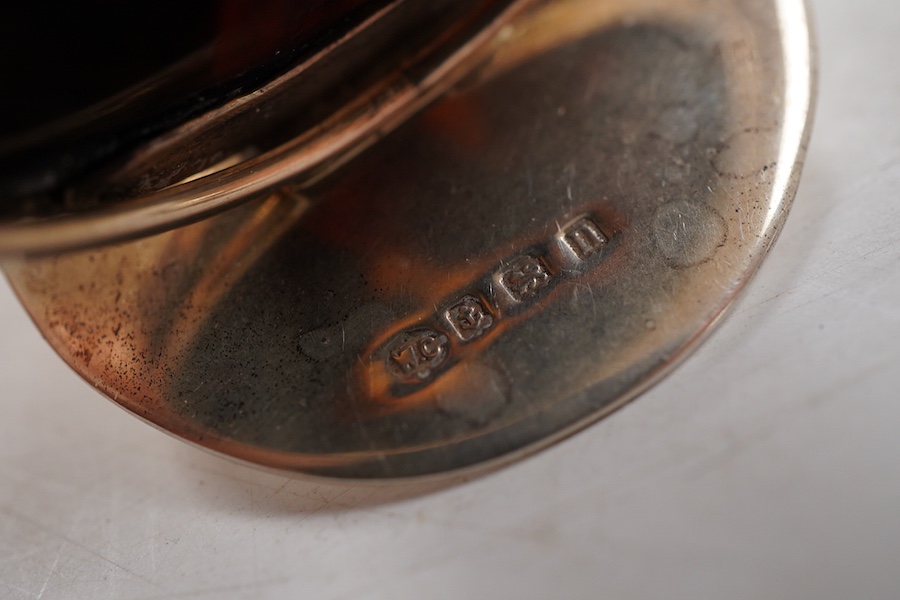 A set of four George V silver and tortoiseshell pique circular menu holders, by William Comyns, Birmingham, 1912/13, height 40mm.